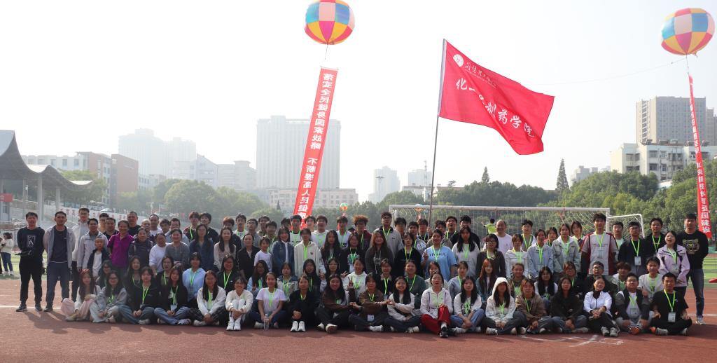 青春飞扬 百舸争流，威廉希尔在校第十五届田径运动会中再创佳绩